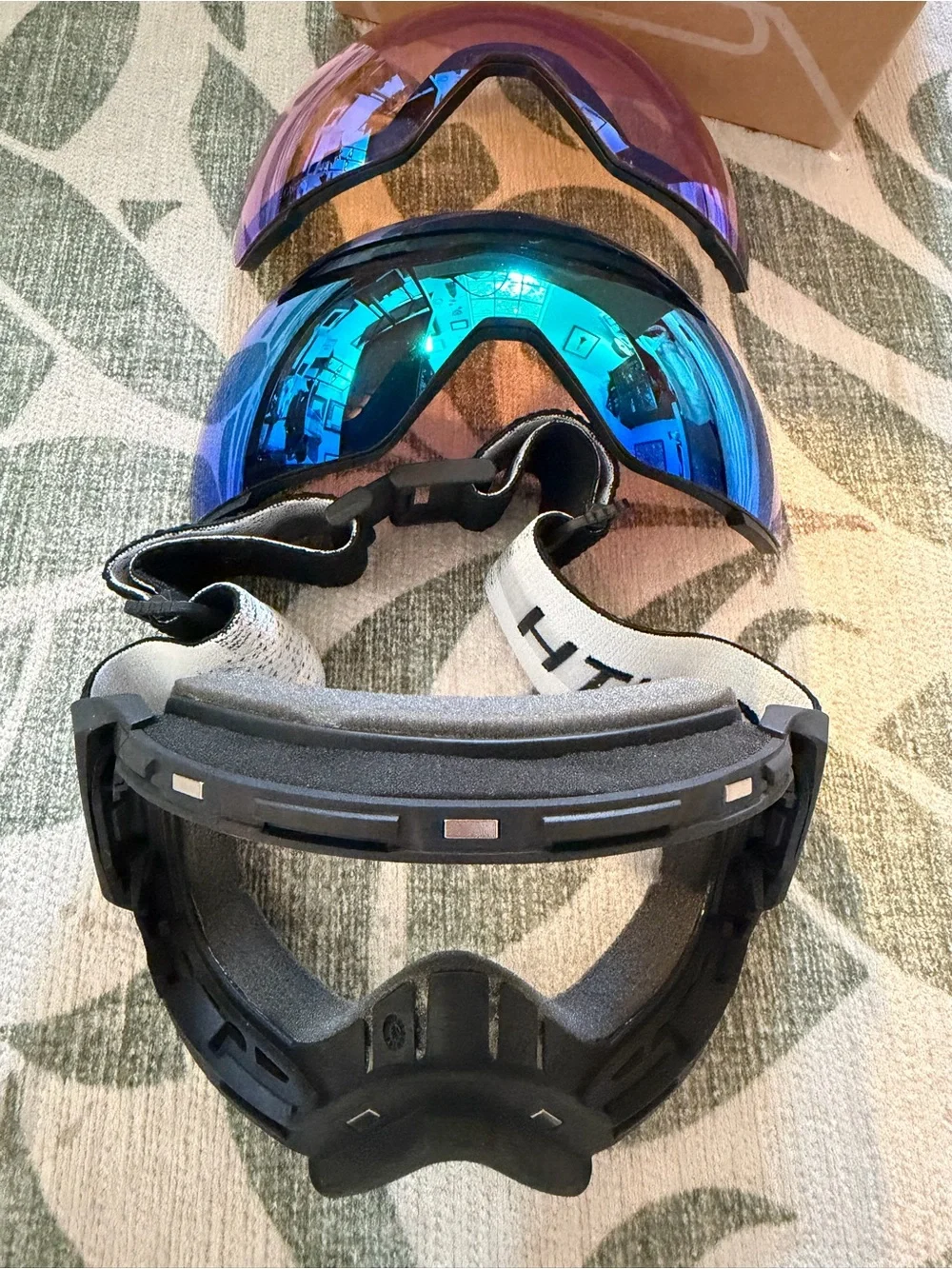 SMITH Black Frame Goggles with Green-Purple Mirrored Lens